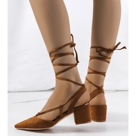 Smeđe cipele na vezice na Victoris stupcu smeđa 1