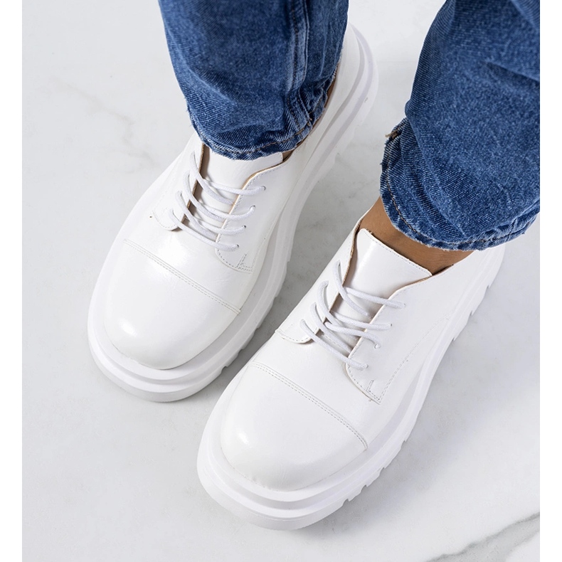 Bijele cipele na traktorskom potplatu iz Henta bijela 1