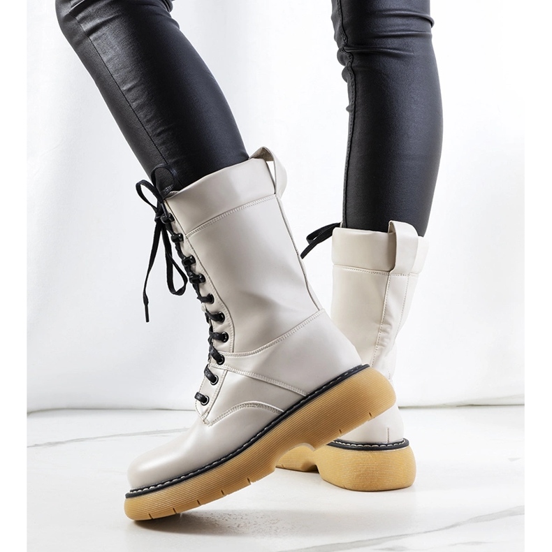 Bež čizme iz Redela 1