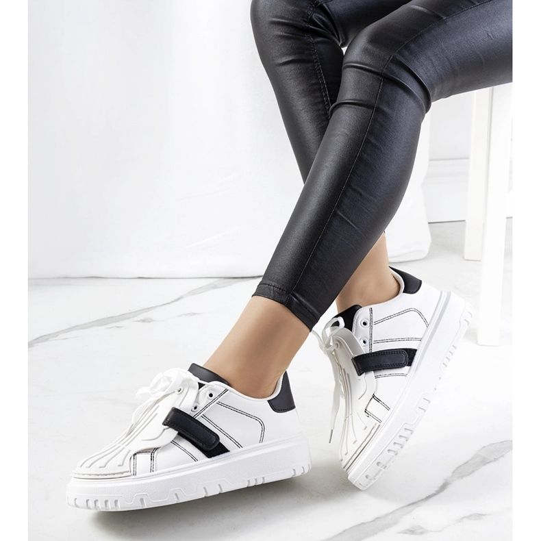 Bijele tenisice na čičak marke Pates bijela 1