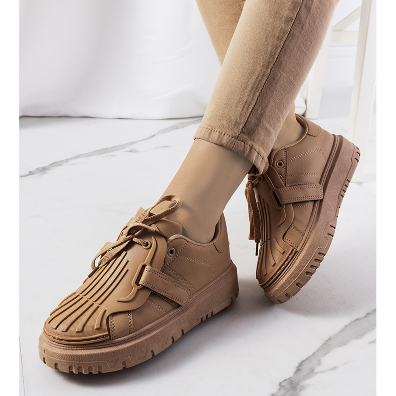 Bež tenisice s paštetama na čičak 1