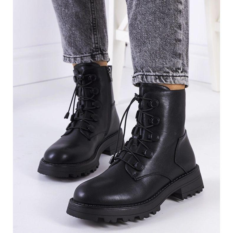 Crne čizme od eko kože marke Cesterfield crno 1