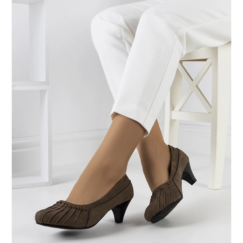 Smeđe rebraste salonke iz Santroa smeđa 1