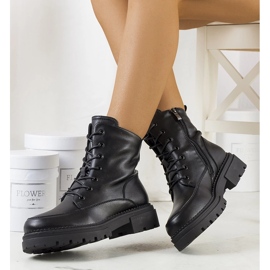 Calderovi crni lovci crno 1