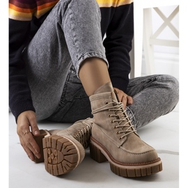 PA1 Bež traperi od Nicola 1