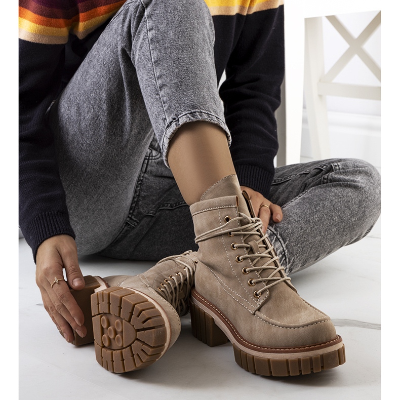 PA1 Bež traperi od Nicola 1