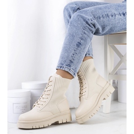 Bež Lennon traperi 1