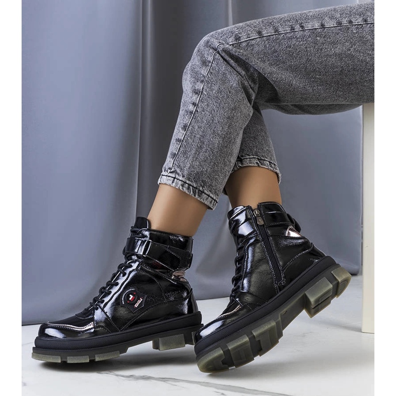 Crne lakirane čizme iz Salenta crno 1