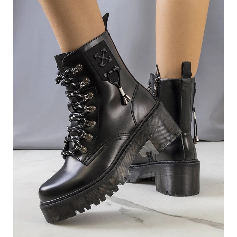 Crne čizme s ukrasnim Laverda vezom crno 1