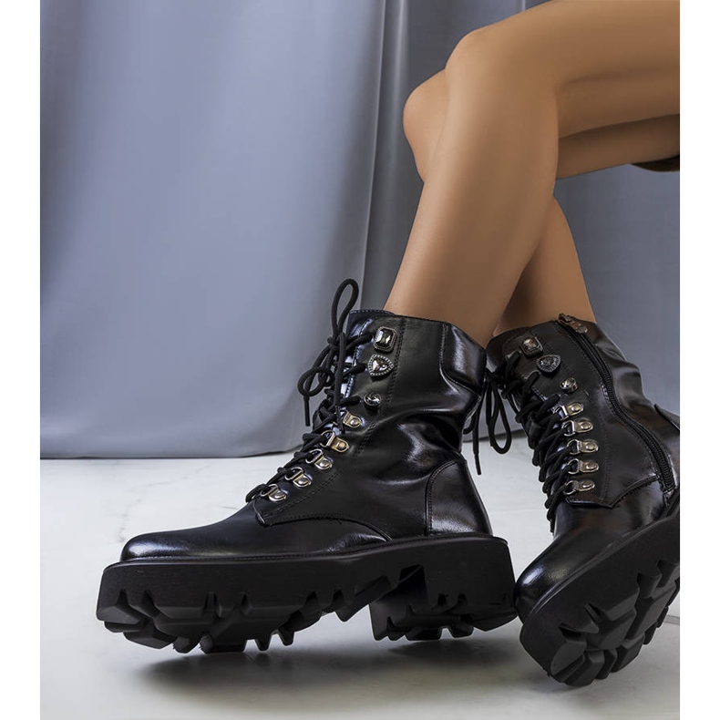 PA1 Crne čizme na traktorskom potplatu Delle crno 1