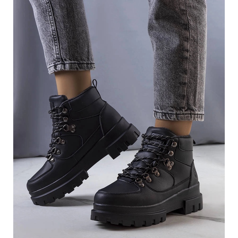 Crne izolirane čizme LCJ-22-31-1435L Lee Cooper crna 1