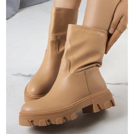 Nasidi smeđe izolirane čizme bež 1