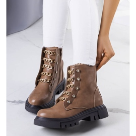 Perno smeđe izolirane čizme smeđa 1