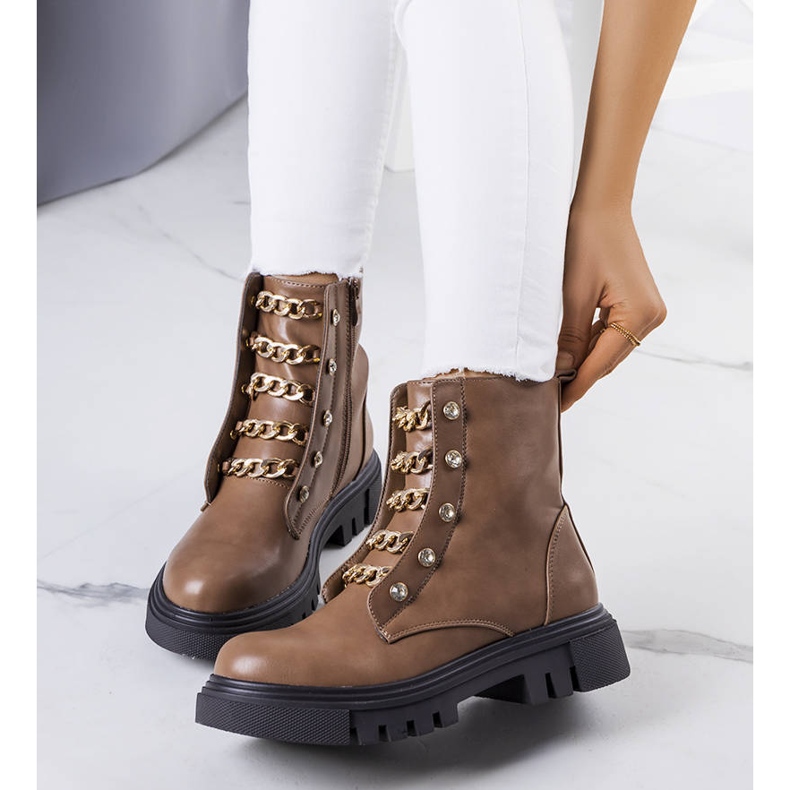 Perno smeđe izolirane čizme smeđa 1