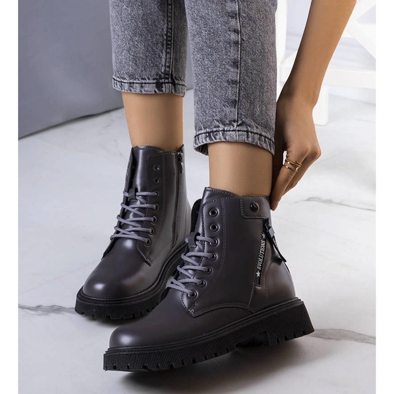 Sive izolirane čizme od Anje siva 1