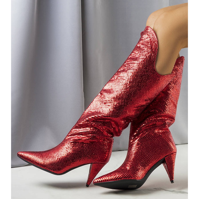 BM Kova crvene izolirane čizme crvena 1