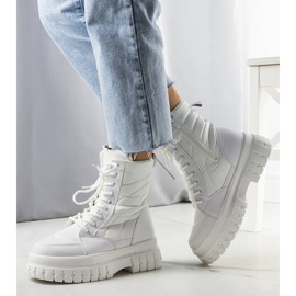 BM Bijele izolirane čizme za snijeg od Arinne bijela 1