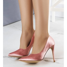 Ružičaste igle sa satenskim završetkom iz Lochlana ružičasta 1