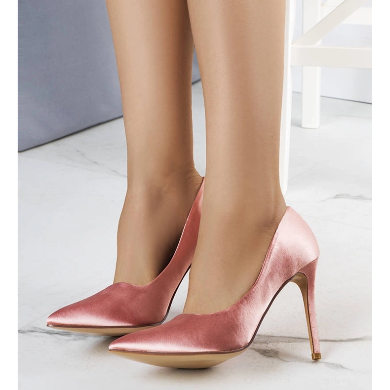 Ružičaste igle sa satenskim završetkom iz Lochlana ružičasta 1