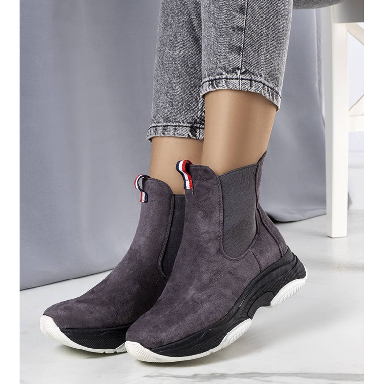 PA1 Sive izolirane čizme iz Takanija siva 1