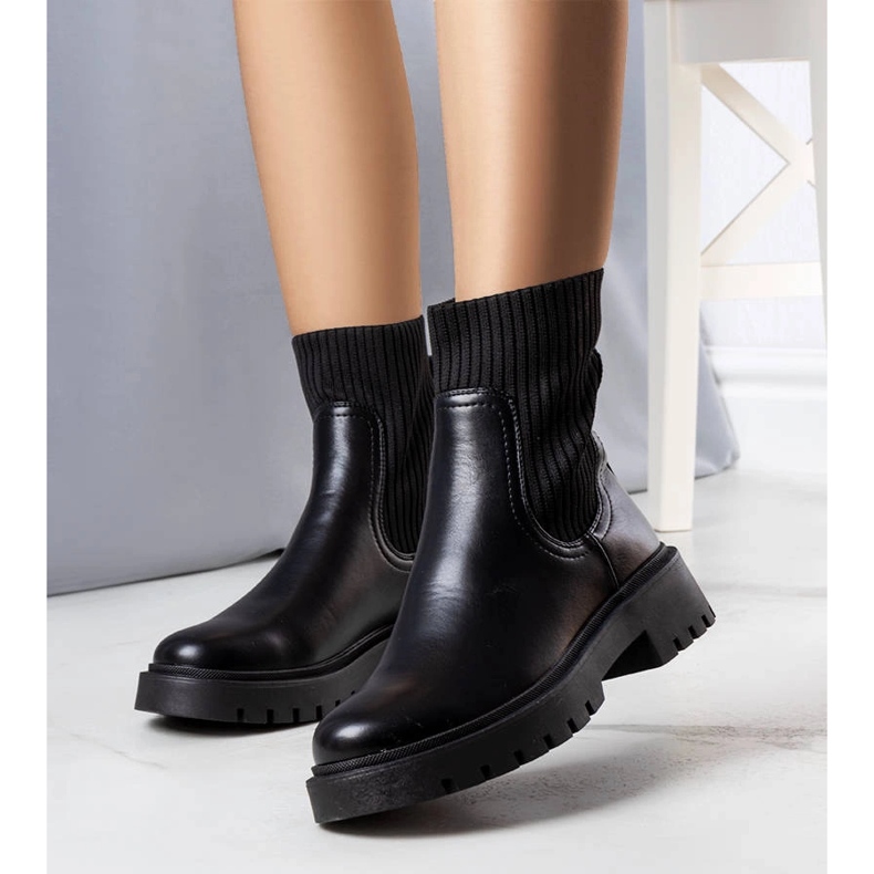 Caland crne izolirane čizme crna 1