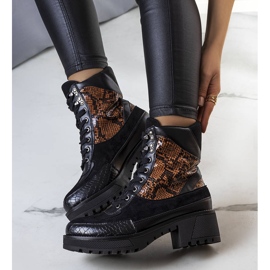 Crne izolirane čizme ukrašene Fox umetcima crno 1