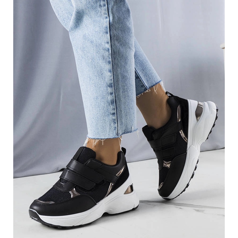 Crne tenisice na masivnom Elsie potplatu crno 1