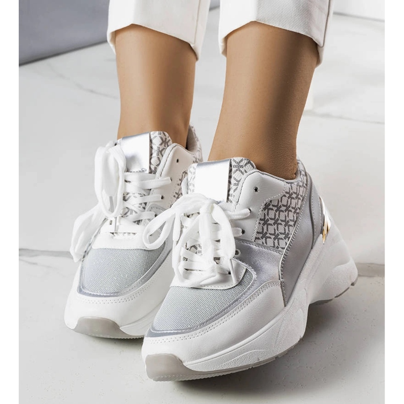 Sive tenisice ukrašene monogramom Lora siva 1