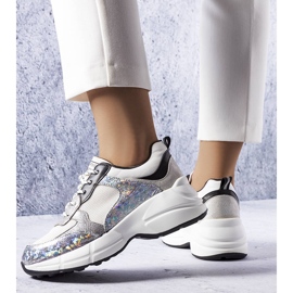 Srebrne tenisice s metalnim umetcima iz Bérija srebro 1