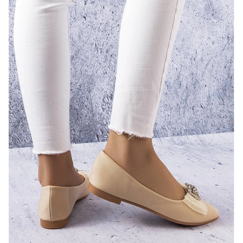 Bež balerinke s mašnom i kamenčićima iz LaGardea 1