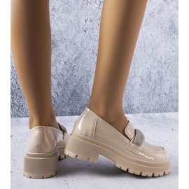 Bež lakirani brogovi s kubičnim cirkonima iz Moussa 1