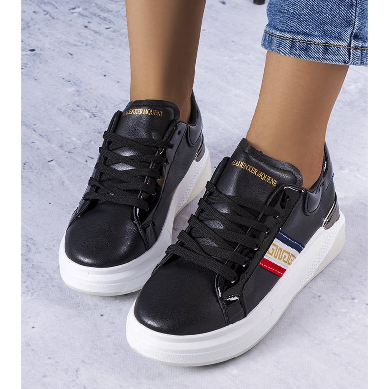 Crne cipele s lakiranim umetcima iz Annota crno 1