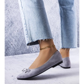 Sive balerinke sa špicastim prstima iz Latoura siva 1