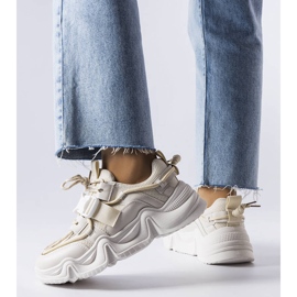 Bež spektakularne tenisice iz Desforgesa 1