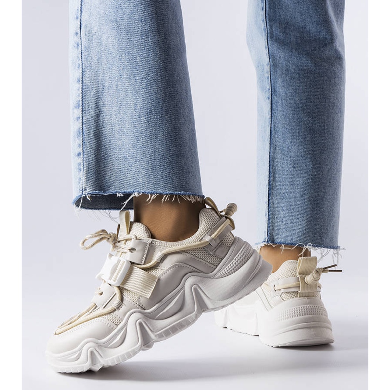 Bež spektakularne tenisice iz Desforgesa 1