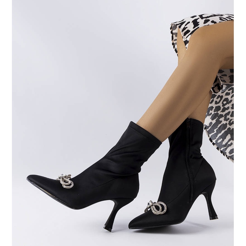 Crne čizme ukrašene cirkon Mars mašnom crno 1