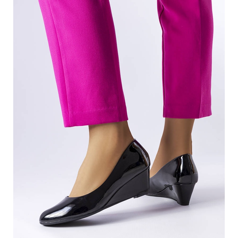 Patentirane klinaste pumpe iz Casgre crno 1