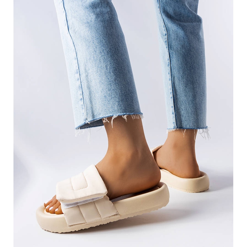 BM Bež papuče s čičkom iz Alerona 1