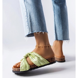 Zelene papuče ukrašene Fresne tkaninom zelena 1