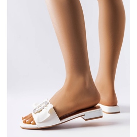 Bijele elegantne papuče sa kamenčićima iz Fifi bijela 1