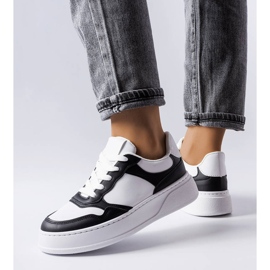 Crno-bijele čizme s debljim đonom marke Baron bijela 1