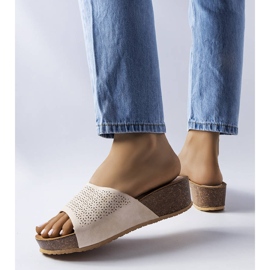 Bež sandale s otvorenim klinovima marke Bourque 1