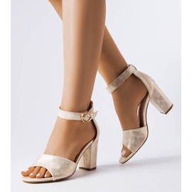 Zlatne sandale na stupu zlatni 1