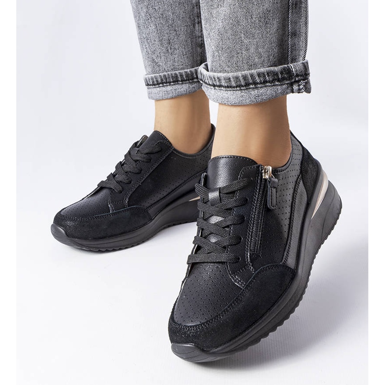 Crne ažurne kožne cipele marke Fleur crna 1