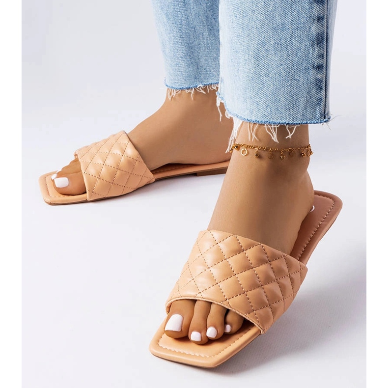 Ružičaste elegantne papuče s prošivom iz Labrie ružičasta 1