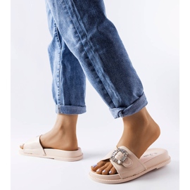 Bež tobogani ukrašeni kamenčićima iz Griegsveija 2