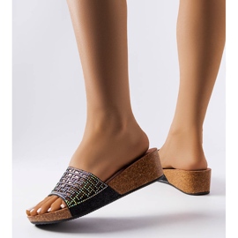 Crne sandale na klin od Elithe crno 1