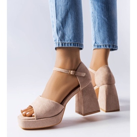 Bež sandale s modernom petom iz Vinceze 1