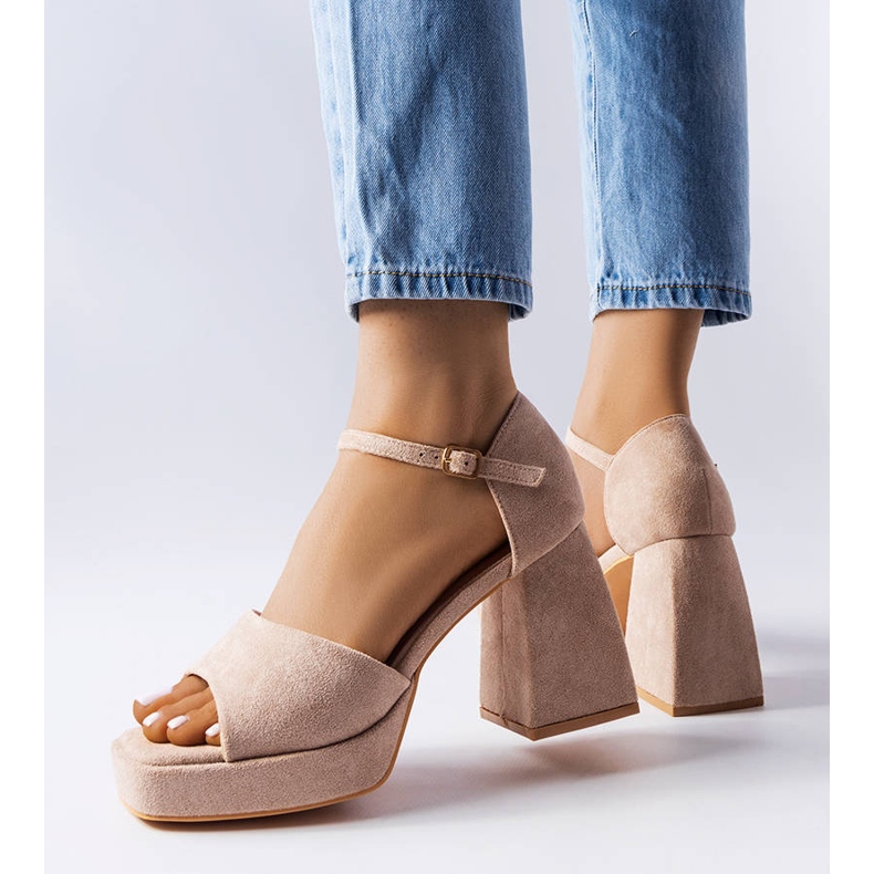 Bež sandale s modernom petom iz Vinceze 1