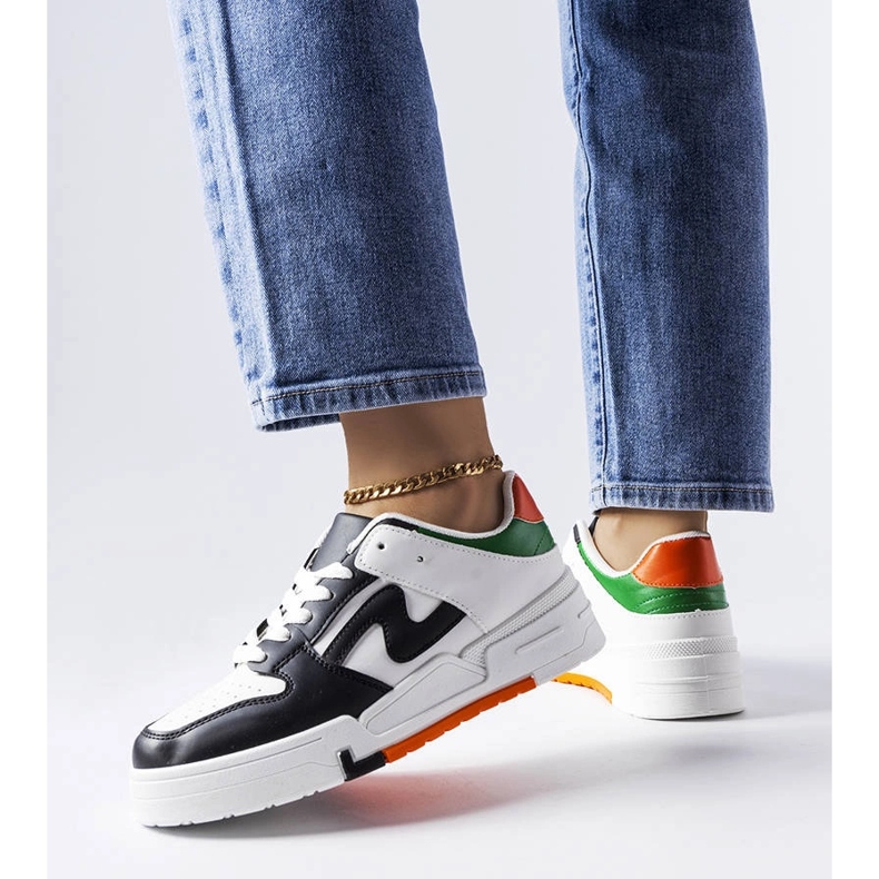 Crno-bijele čizme s debljim đonom iz Hartera 1